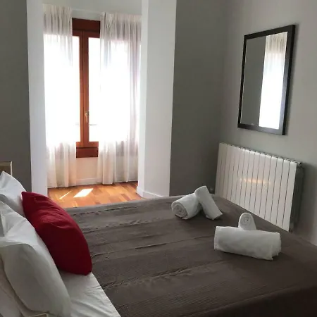 Vtz El Balcon De Rey Alfonso Ii アパート サラゴサ